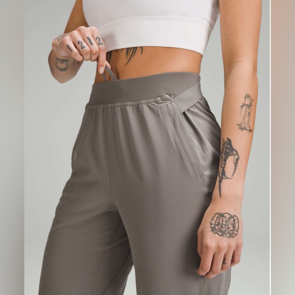•LULULEMON• Adapted State High-Rise Jogger *Airflow Carbon Dust